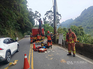 北宜公路1車墜落山谷　駕駛意識模糊救援中