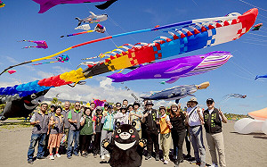 週末衝旗津就對了!  造型風箏x氣墊水樂園今夏最chill