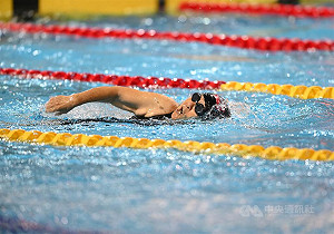 世界游泳大師錦標賽 97歲阿嬤唐成瑤破大會摘金