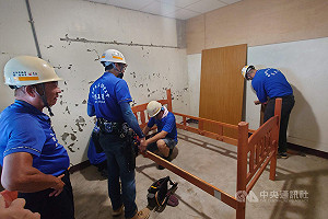 災後修繕案激增  台南做工行善團老闆級志工上場