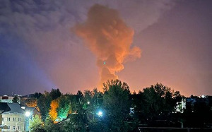 (影) 烏無人機越境逾2千里深襲薩拉托夫、科米煉油廠 多處大爆炸 煙柱竄雲霄