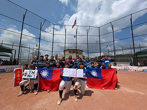 北投女壘奪冠感動醫界！兩醫師豪捐行李箱、5萬大餐慶功