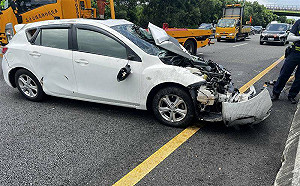 國道連環車禍 失控翻滾3圈畫面曝光！母子3人因這「舉動」僅受輕傷