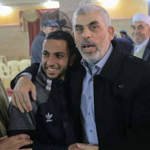 (影) 記者變靶心! 謝里夫遇難 以曝他與辛瓦爾親密照 還控歐用《半島》新聞為哈瑪斯宣傳