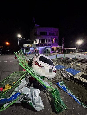 涉酒駕又毒駕自撞道路工程圍籬　台南男子遭送辦