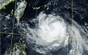 楊柳颱風增強長胖！路徑南修「閃過護國神山」 2區域明顯強陣風