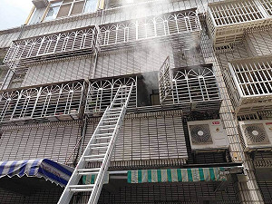 台中男疑抓蟲噴殺蟲劑後點火  引燃雜物釀火警