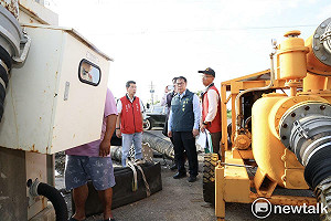 楊柳颱風逼台  黃偉哲赴七股西寮視察防災整備確保社區安全