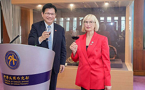 台灣與拉脫維亞都面臨軍事威脅 林佳龍：歐洲與印太和平密不可分