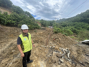 霧峰暗坑巷災後逾兩周 現場慘不忍睹 盧秀燕終於來勘災了