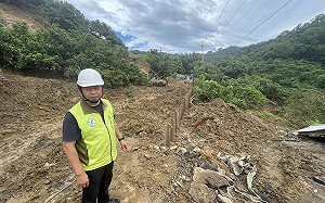 霧峰暗坑巷災後逾兩周 現場慘不忍睹 盧秀燕終於來勘災了