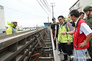 黃偉哲視察青鯤鯓青山漁港防颱整備  指示相關單位嚴防海水倒灌