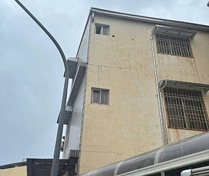 屋漏偏逢楊柳風   高雄老翁修屋頂墜樓身亡