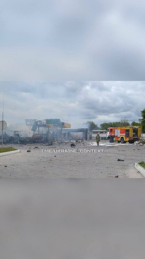 (影) 烏無人機如入無人之境! 千里續航狂轟 俄多處煉油廠、軍工廠陷火海