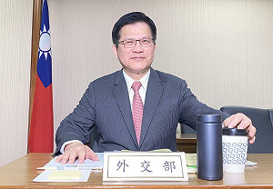 王義川粉底液爭議！林佳龍：他雖受到誤解、但很成熟