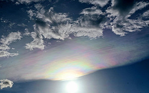 楊柳颱風過境！各地驚見超美「艷麗彩雲」 鄭明典揭成因