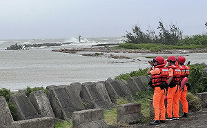 無視颱風警戒！男釣客遭大浪捲走失蹤  海巡署：同行友人最重罰25萬元