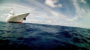 訊息量豐富！美無人艇在接近第二島鏈處與中國「萬噸大驅」相差數公尺近距離接觸