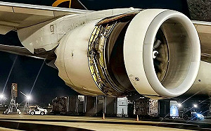 (影) 颱風夜驚魂！驚險畫面曝光 UPS貨機降桃園觸地狂冒火光 右引擎炸裂重傷