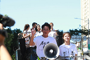 挖玉山高度放核廢料？黃國昌嗆：民粹沒唸書　跟綠「核廢料放你家」一樣