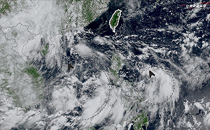 週末雙低壓包夾台灣！南部天氣再轉雨 網崩潰：不要再來了