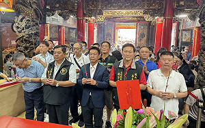 許智傑促成粉紅超跑三度南下  合體三山媽祖為高雄災後賜福