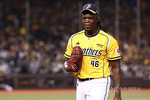 德保拉治療多方慎重會診　領隊：就像本土球員