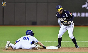 牽制也是抓出局數的方式　蔡齊哲：對投手很重要