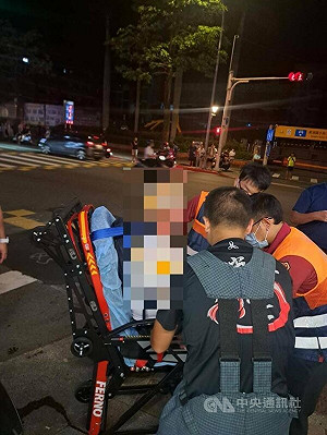 北市男持刀情緒失控傷警　辣椒水制伏送辦