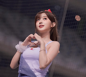 李珠珢站C位「忘舞步」惹議！網開酸：真的很不行