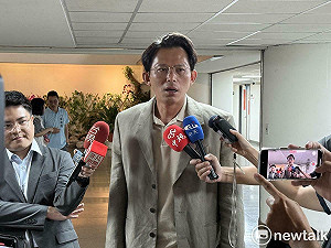 罵到黨員女兒!嗆記者「白癡問題」黃國昌喊誤會:是針對網友的可笑問題