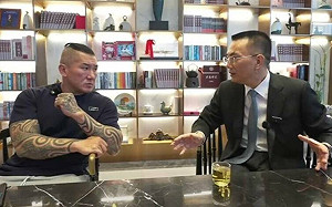 中國政協委員狂捧「台灣人要向館長學習」　館長回敬猛吹：好像台灣的郭台銘