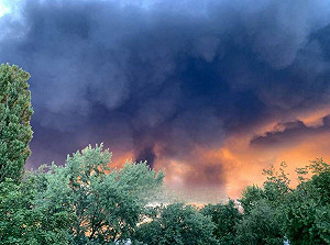 (影) 扎波羅熱燃料列車挨轟起火爆炸! 濃煙蔽天 大量俄軍傷亡