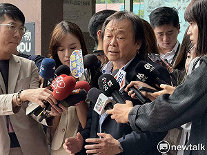 周玉蔻稱徐國勇可以關掉臭嘴 王世堅怒嗆：偽媒體人「不知恥近乎神勇」