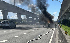 國道1號桃園段火燒車！瞬間淪為火球  車內3人驚險逃生