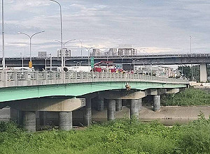 台中大里橋驚現吊掛男屍!目擊民眾嚇傻 留遺書疑輕生