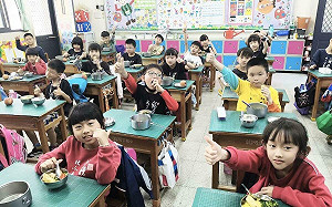 主計總處：受新版財劃法影響 營養午餐相關補助應由地方負責