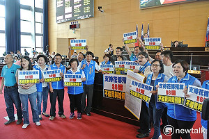 拒聽「花開的聲音」 中市藍黨團退席抗議