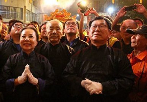 攬肩提告後首同台 張花冠陳明文「零互動」