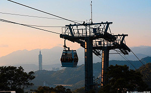 中南部中秋夜月兒高掛 北東賞月碰運氣