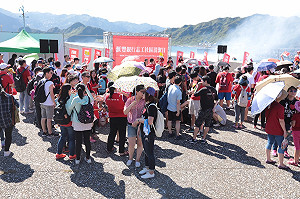 志工社區清潔日淨灘 潮境公園海豚再現