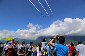 空軍雷虎花蓮衝場 逾萬民眾歡呼連連