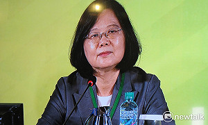 赦扁案鬧僵  蔡英文臉色鐵青： 我都坐在這裡聽