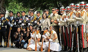 佳節送禮！蔡英文：增發化學兵、工兵、通信兵戰備加給
