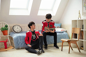 英雄聯盟世界賽》SKT新制服 三冠星星繡上身