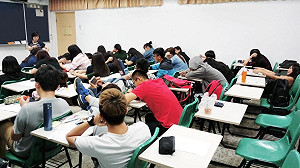 老師必須會招魂？教師節前夕 20大學老師真情告白