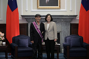 戴振耀接受三等景星勳章  不忘為農民發聲