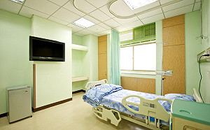 管仁健觀點》這位富婆憑什麼「敢」霸床4年？