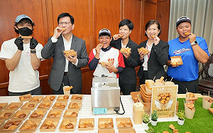 北投國中女壘隊赴美奪世界冠軍 林佳龍：最好的運動外交