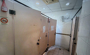 高雄旗山公廁驚見男屍！疑突發疾病暴斃   檢相驗釐清死因